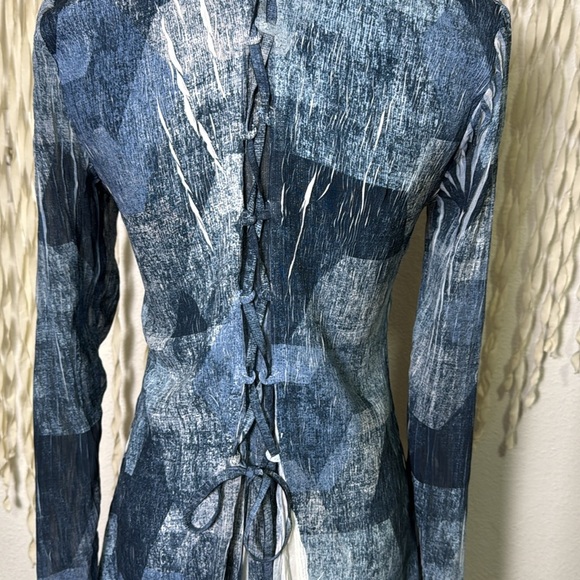 Komarov Blue White Long Sleeve Top with Lace Up Back Size Small - Picture 10 of 11